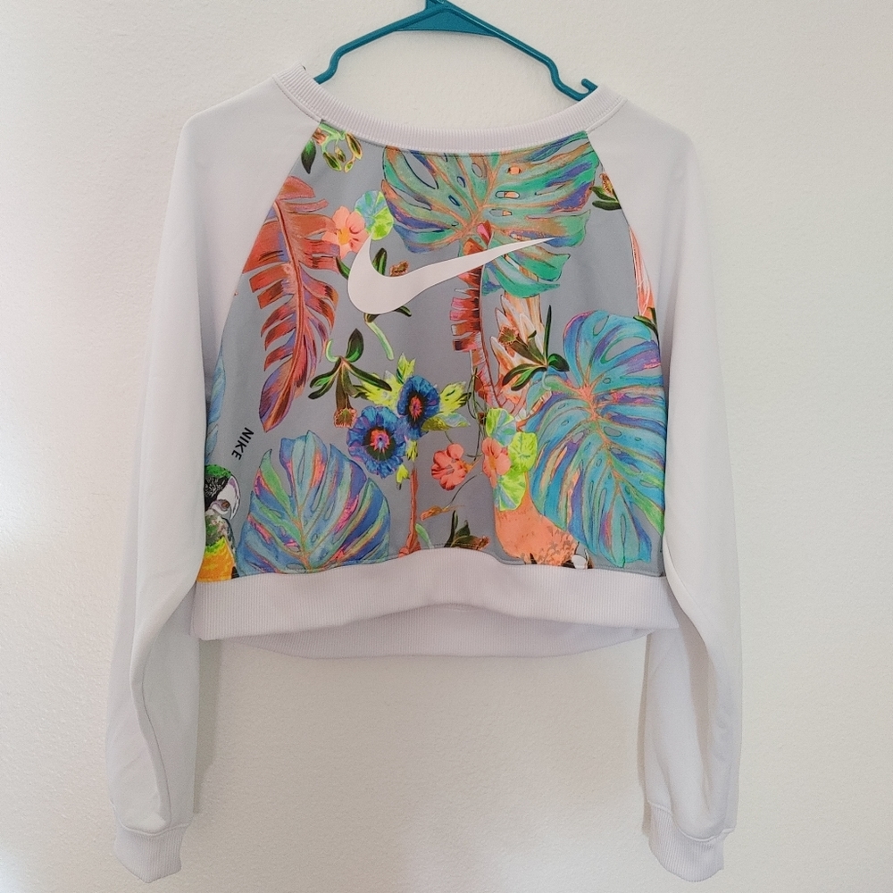 Nike cropped shirt